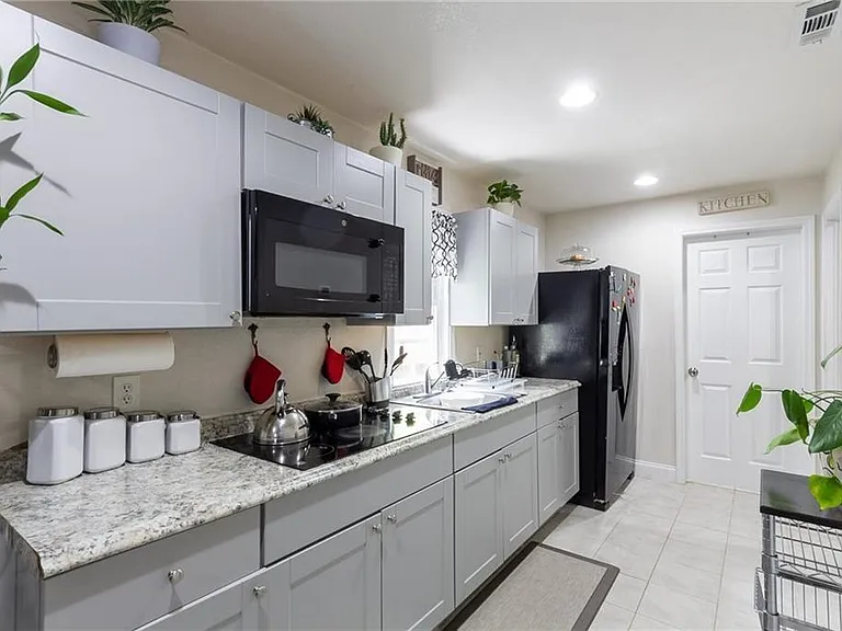 728 Saybrook Cir NW #C — Photo 3