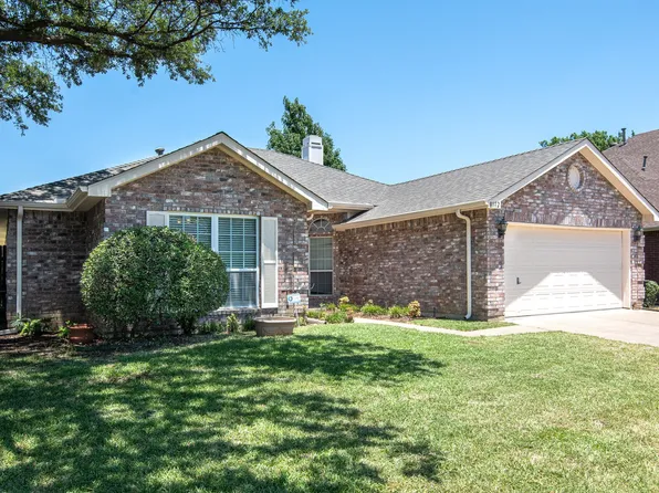 8112 Autumn Run Ln, North Richland Hills, TX 76182