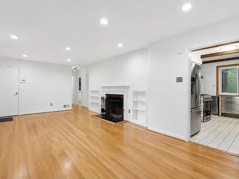 110 Devon Ct — Photo 5