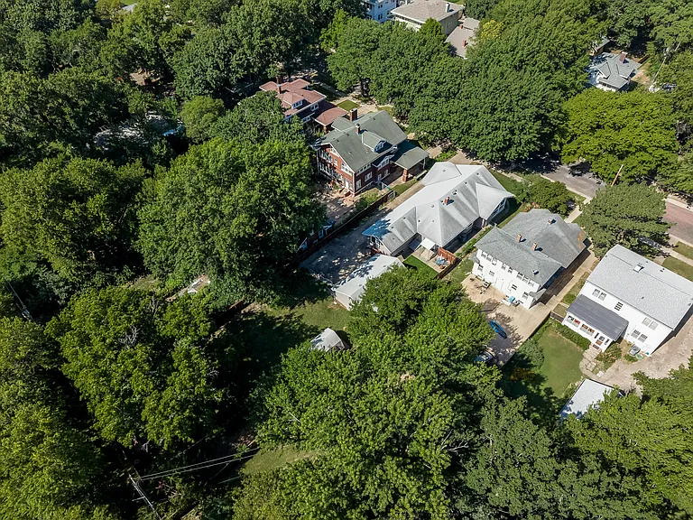 122 S Belmont Ave — Photo 68