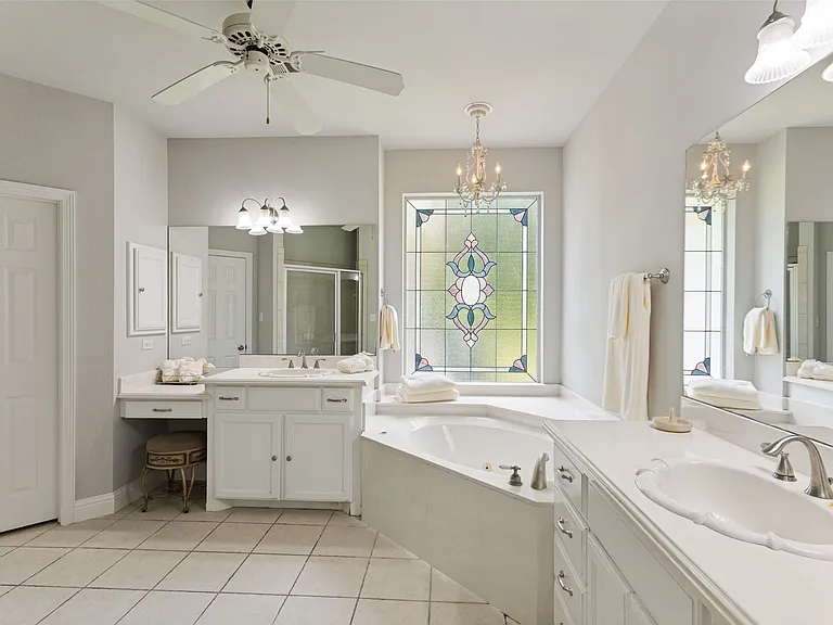312 S Pearson Ln — Photo 7