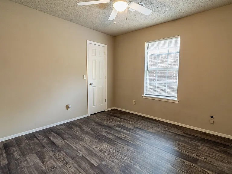 572 S Dockery Ln — Photo 8