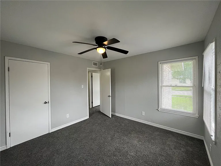 4801 Lansdown Dr — Photo 20