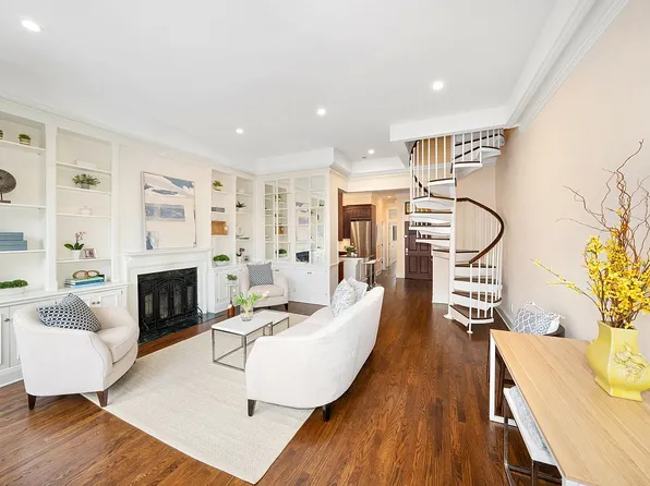 24 W 70th St Unit Penthouse 4, New York, NY 10023