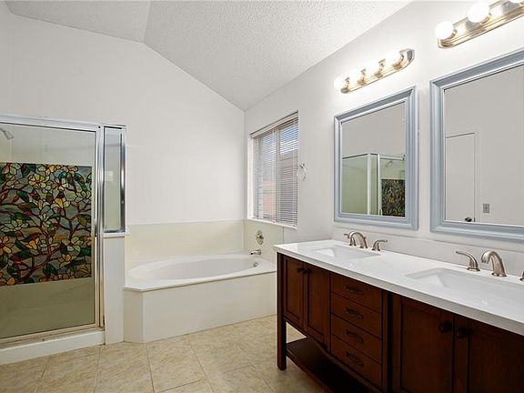 4th image of 1017 Rocky Creek Dr