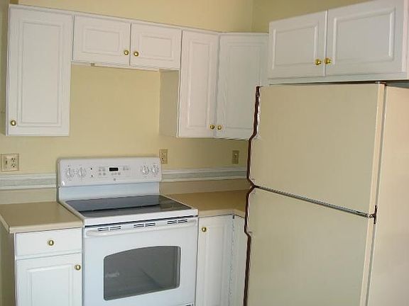 Smooth top range, fridge, lazy Susan and walk-out to oversized deck