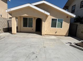 2704 W 6th St, Rialto, CA 92376