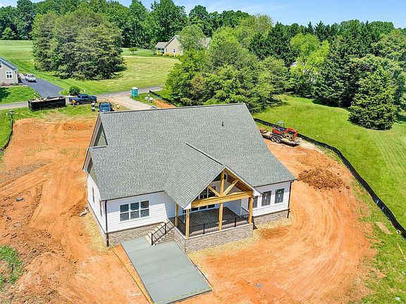 3rd image of 187 Cross Harbour Dr