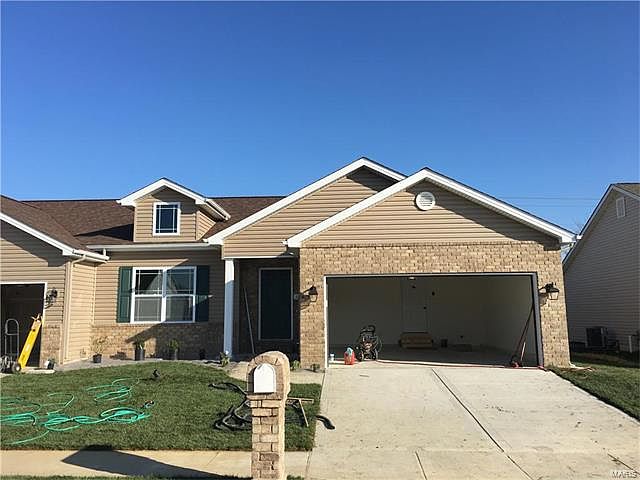 2nd image of 1881 Old Park Ln