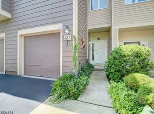 127 Hempstead Ct, Madison, NJ 07940