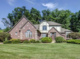 8475 Stoney Creek Dr, South Lyon, MI