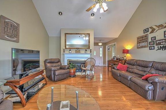 3rd image of 316 Horton Dr