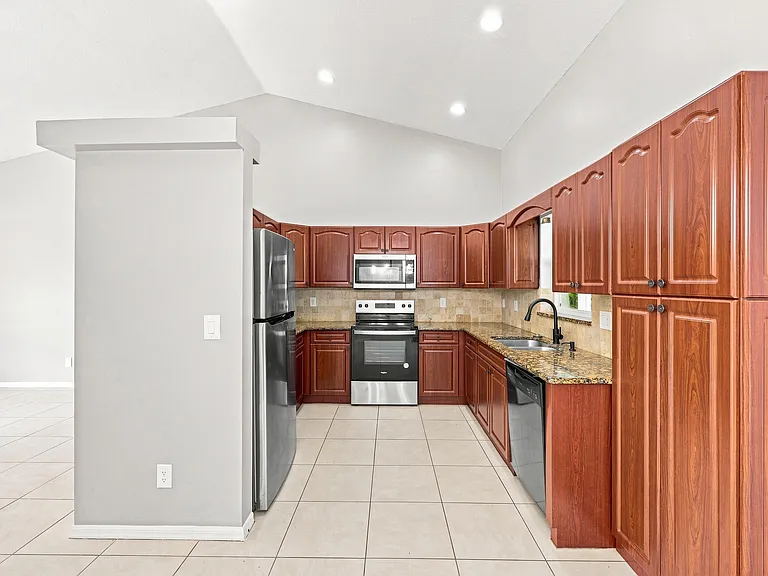 3102 SW Cathedral St — Photo 11