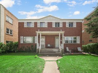 9115 Gross Point Rd, Skokie, IL 60077