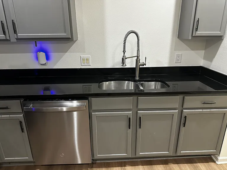 Kitcher - Sink, Dishwasher