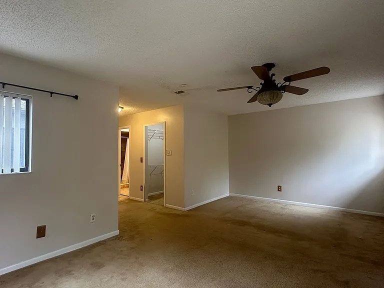 1532 N Carolwood Blvd — Photo 45