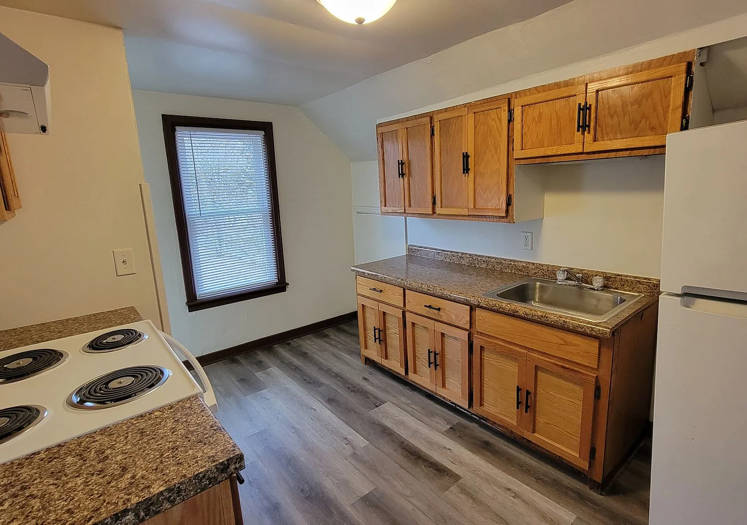1168 1/2 Shawano Ave — Photo 3
