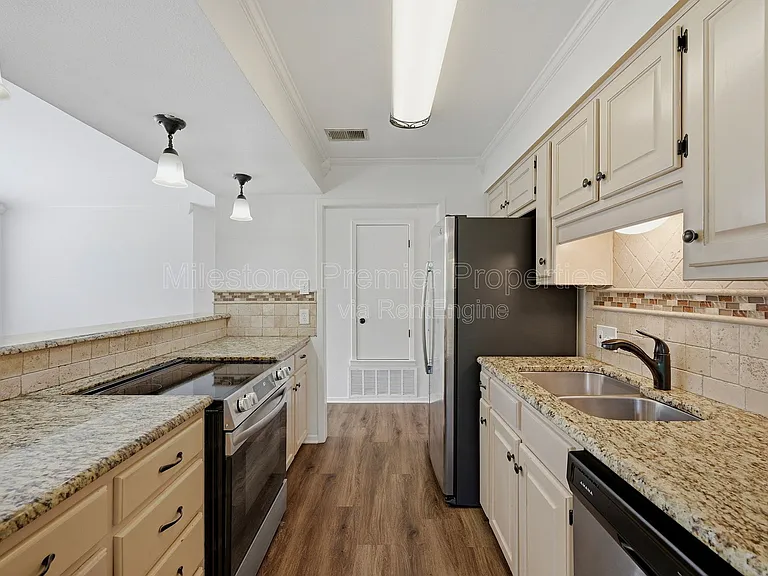 914 W Washington St #F — Photo 12