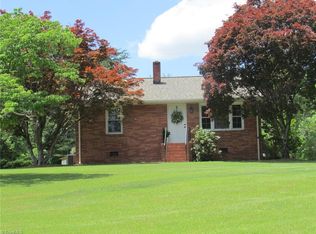 1101 Kentmere Rd, Greensboro, NC 27406