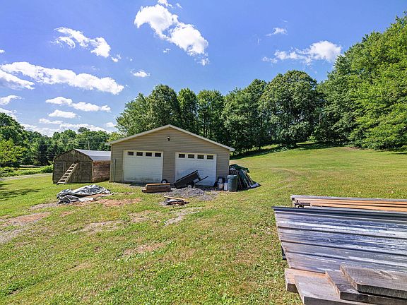 2nd image of 716 Knepp Rd