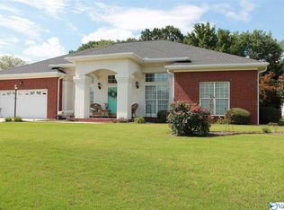 805 Meadowview Dr NE, Hartselle, AL 35640