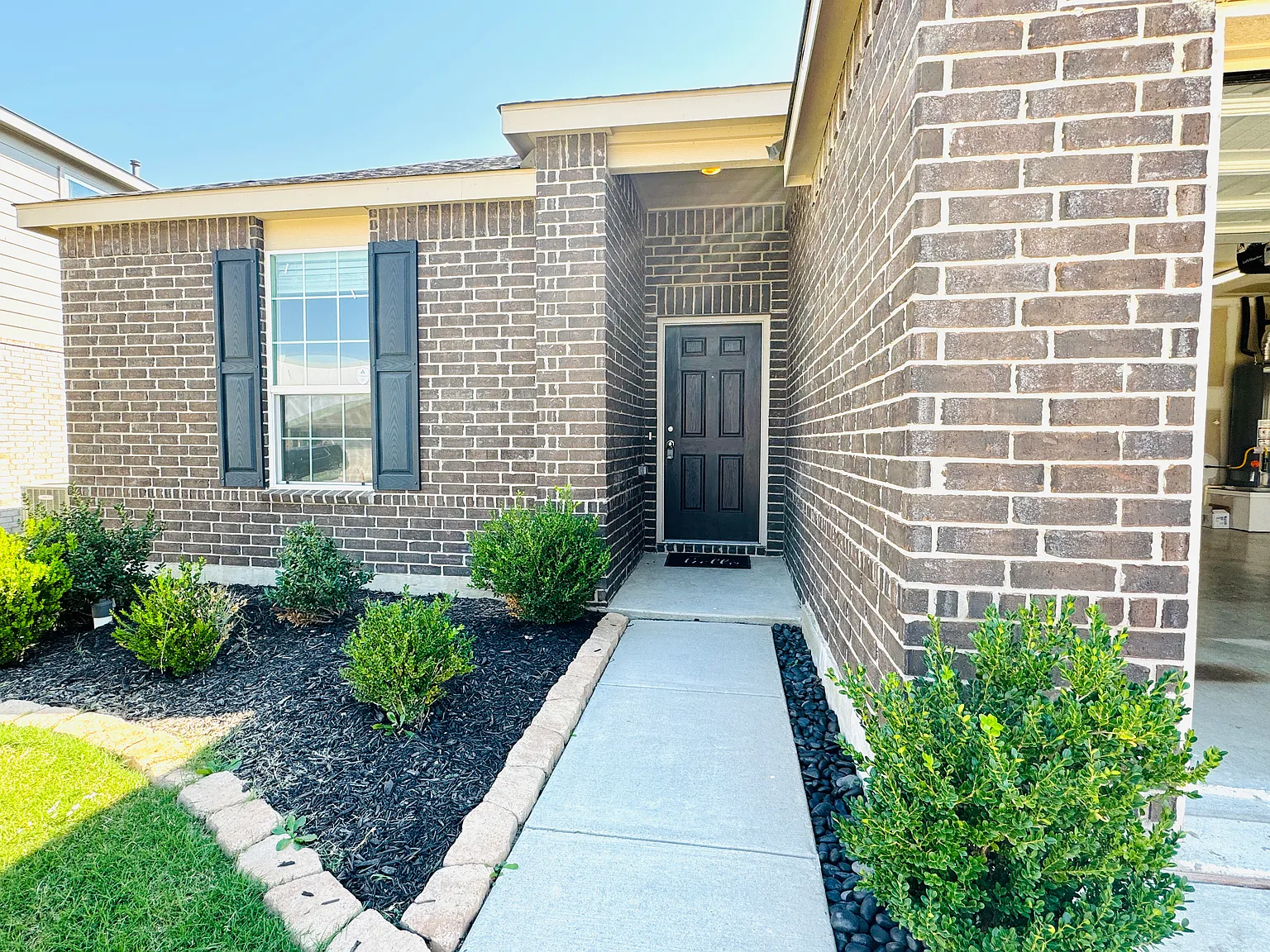 4 bed, 2090 sqft, $2,599 — Photo 2