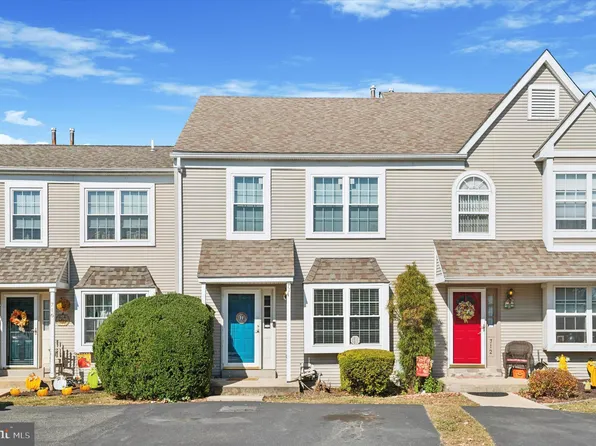 714 Heather Ln, Upper Chichester, PA 19014