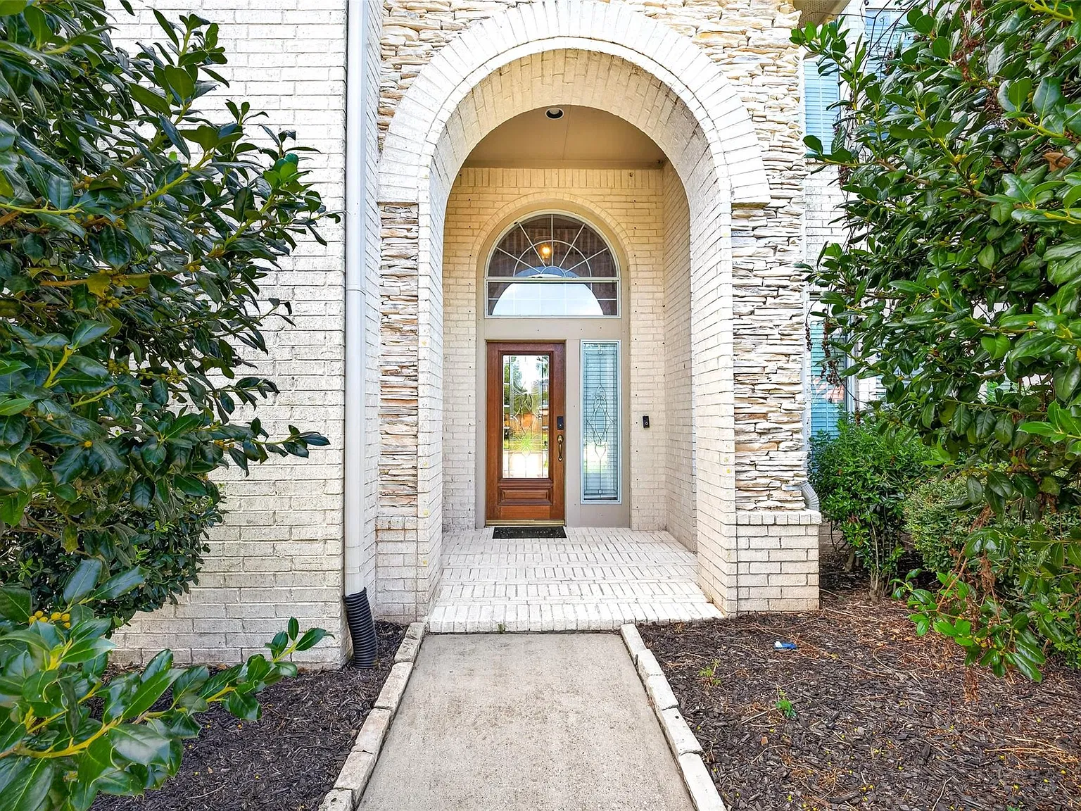 4 bed, 5.0 bath, 4805 sqft, $4,000 — Photo 3
