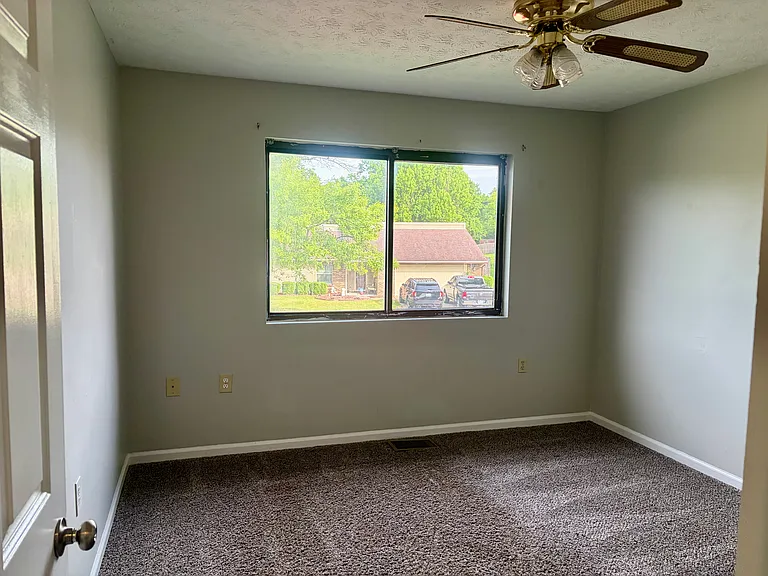 3660 Walden Dr — Photo 24