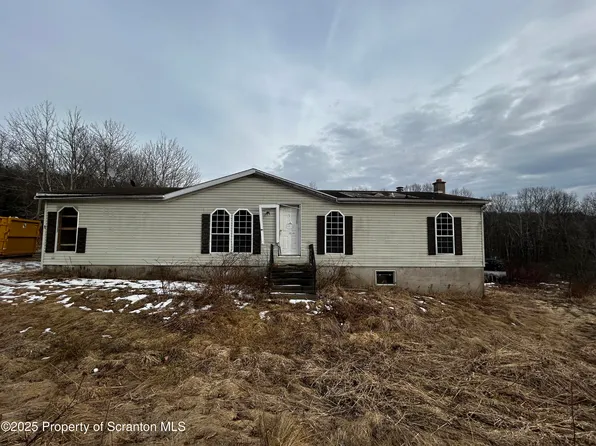 34 Joes Ln, Scott Township, PA 18433
