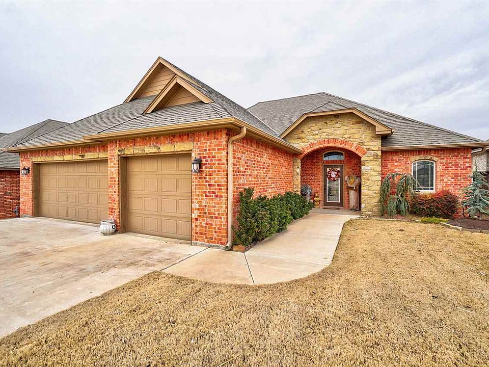 1st image of 4402 NE Mossy Oak Dr