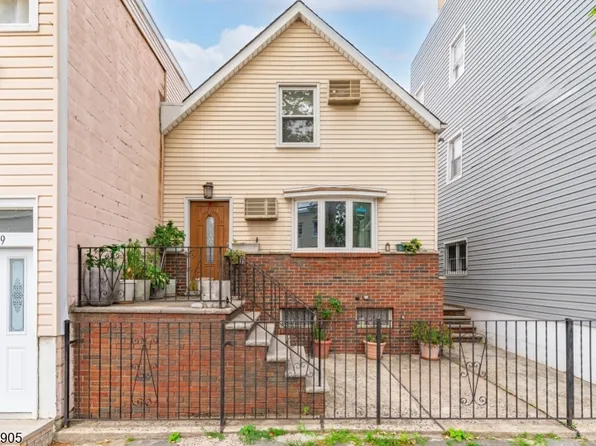 141 Walnut St, Newark City, NJ 07105