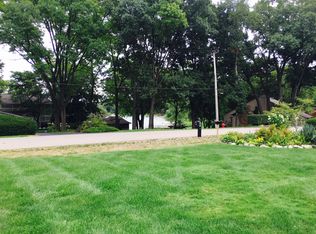 2195 S Hammond Lake Rd, West Bloomfield, MI 48324