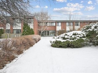 1230 Gripsholm Rd #17, Mississauga, ON