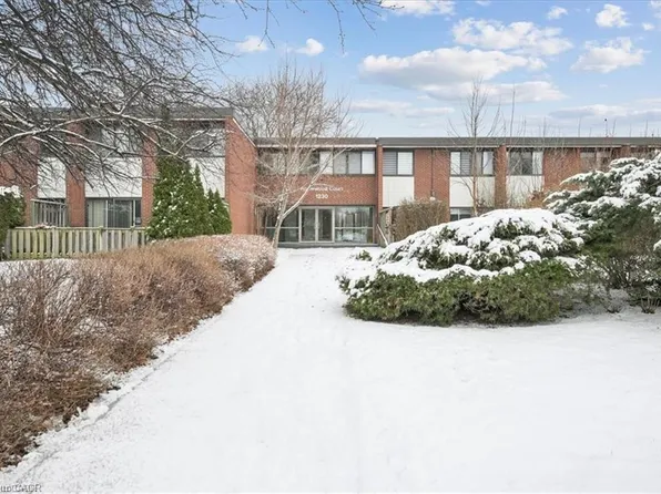 1230 Gripsholm Rd #17, Mississauga, ON L4Y 2G9