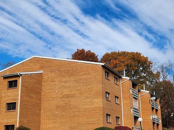 Pebble Creek Court Apartments