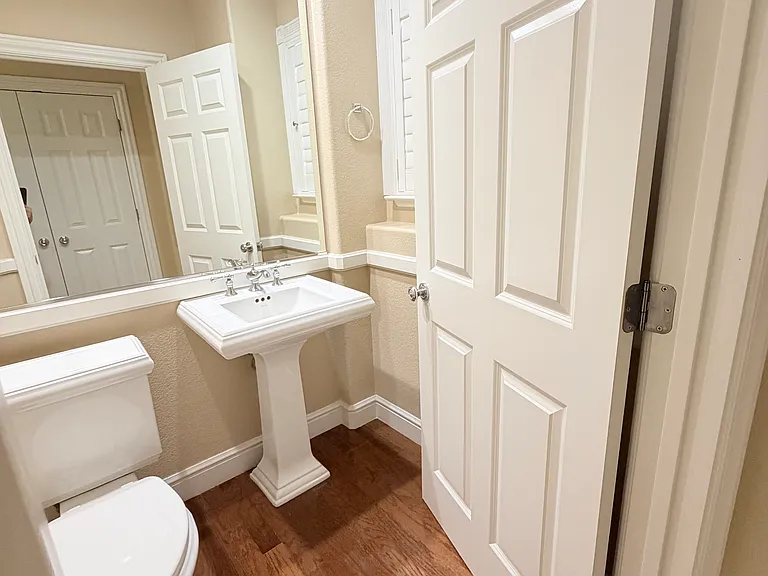 128 Regent Dr — Photo 18