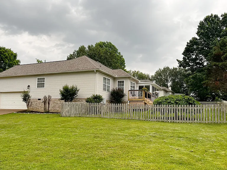 1726 Shetland Ln — Photo 2