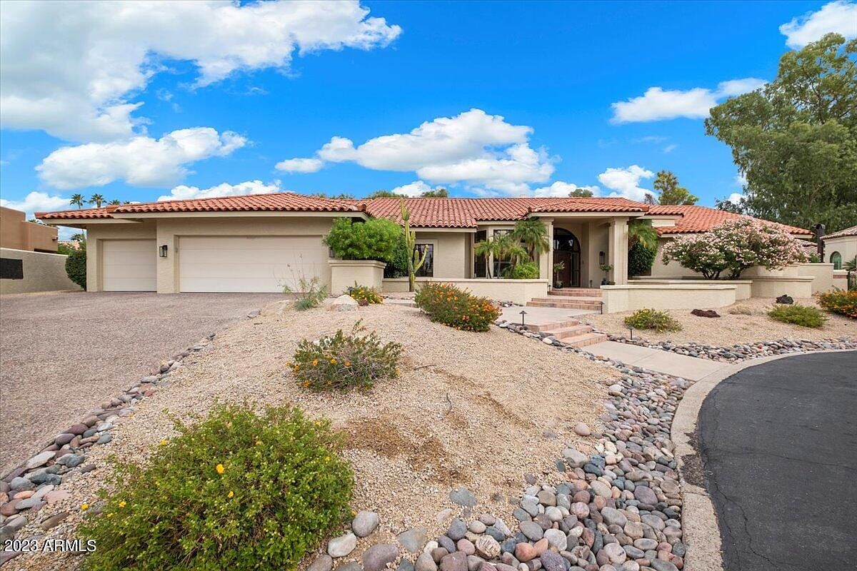 8226 E Candelaria Dr