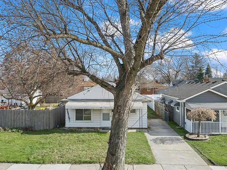 2552 Emogene St — Photo 7