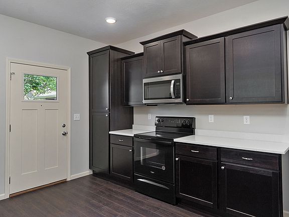 4th image of 509 E Madison St #B