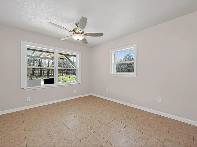 140 Marie St — Photo 18