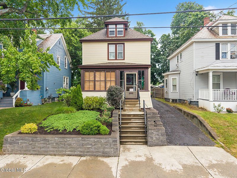 2nd image of 833 Harrison Avenue