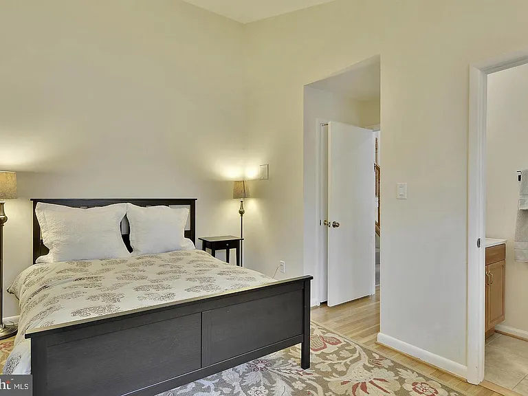 717 Hillsboro Dr — Photo 17