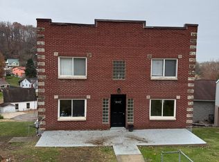 226 Sutherland Dr #D, South Charleston, WV 25303