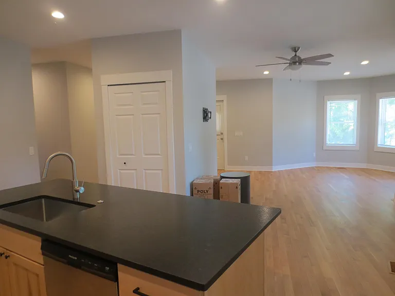 4403 Franklin Blvd — Photo 8