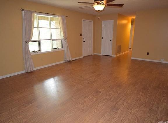 5th image of 2507 Blake Ct