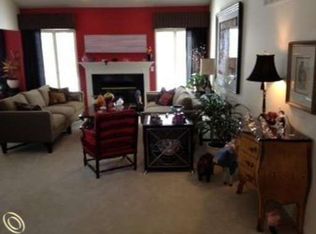 7487 Pepper Crk #1, West Bloomfield, MI 48322