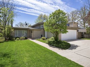 616 Dundee Rd, Glencoe, IL 60022