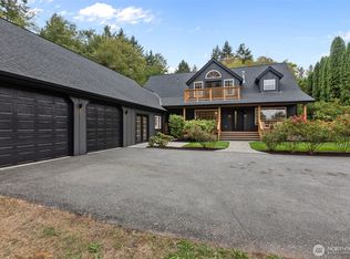 10454 Arrow Point Drive NE, Bainbridge Island, WA 98110